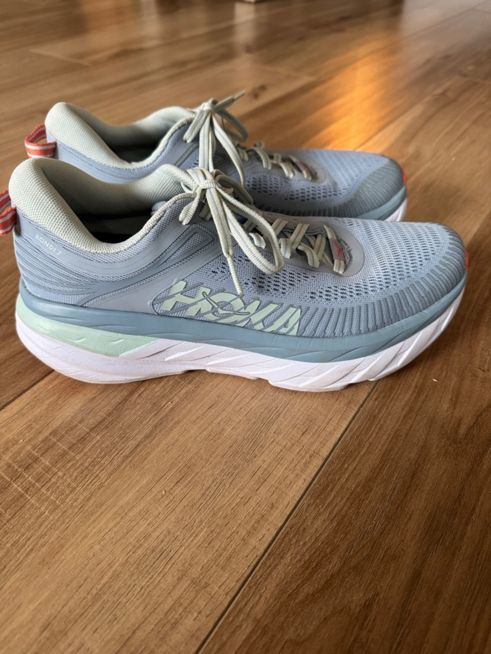 Women’s Hoka Bondi 7 Size 8 - Picture 2 of 5